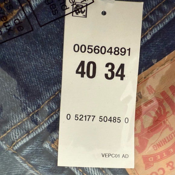 🌟NWT🌟 Men’s Levi Jeans Comfort Fit 560’s, 40x34 Dark Wash - Picture 6 of 8
